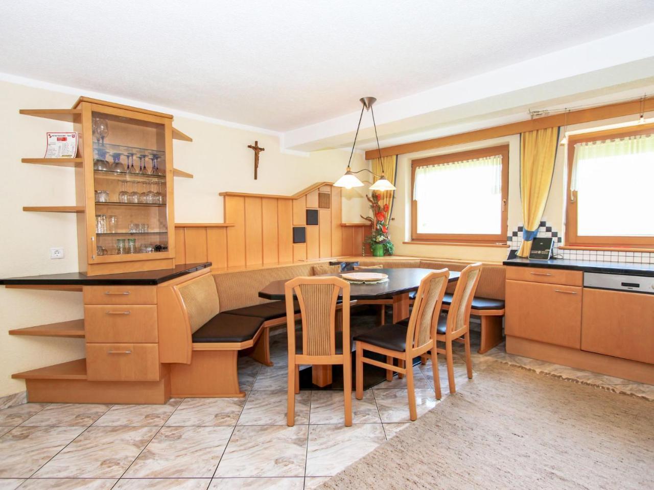 Apartment Christian By Interhome Fuegen Luaran gambar